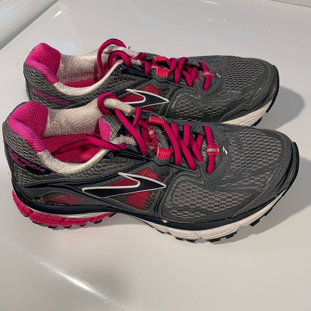 Brooks Raveena size 5  sneakers grey/hot pink